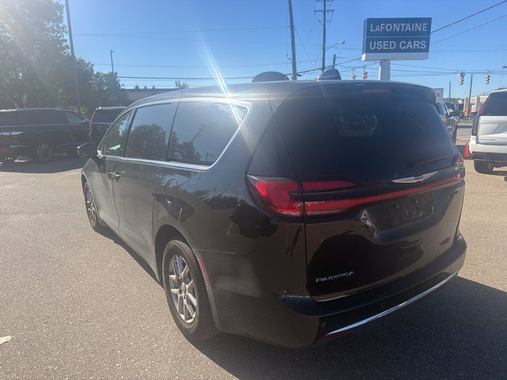 2025 Chrysler Pacifica Select