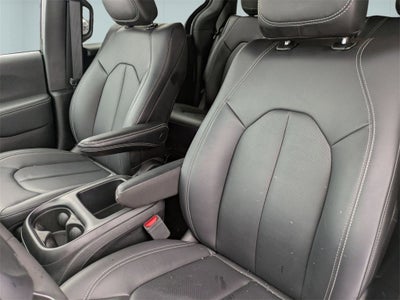 2025 Chrysler Pacifica Hybrid Select