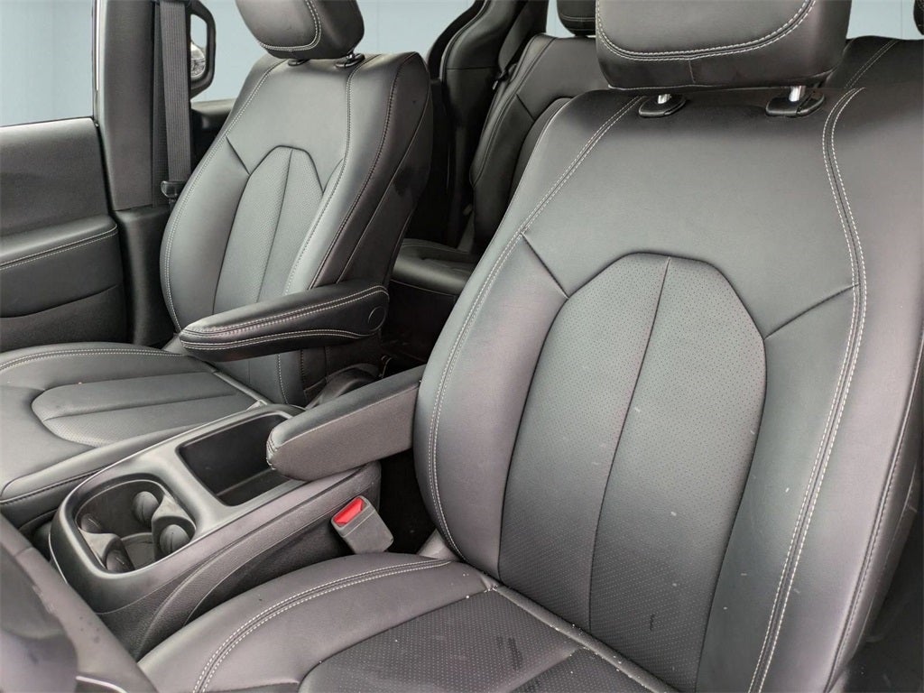 2025 Chrysler Pacifica Hybrid Select