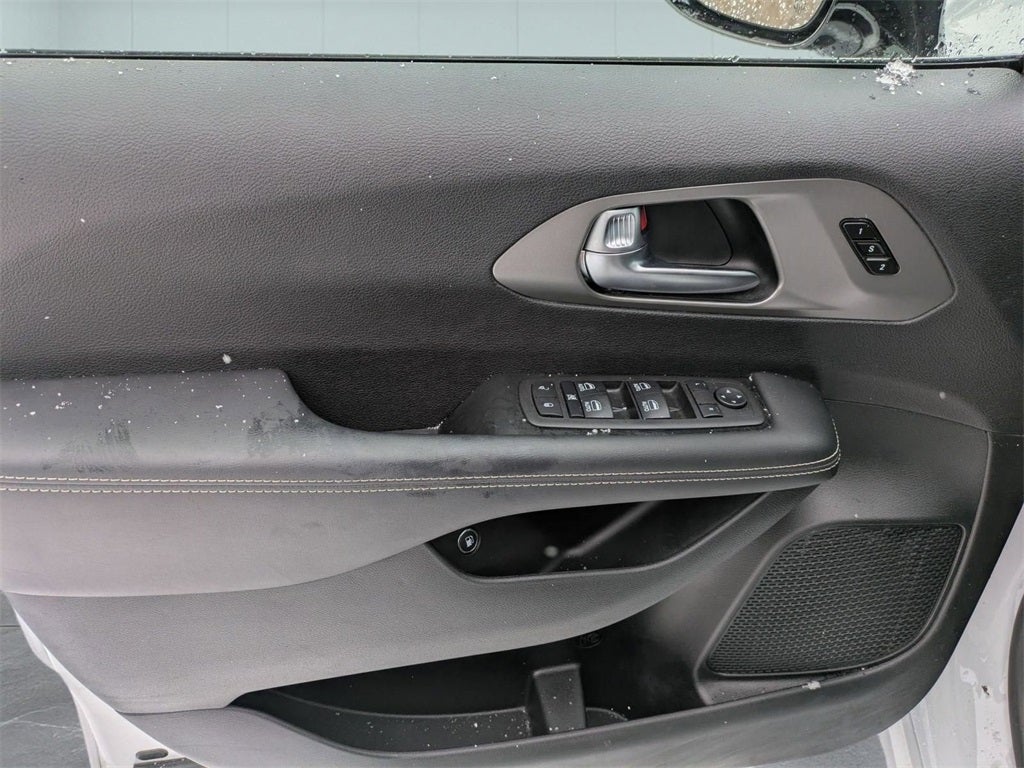 2025 Chrysler Pacifica Hybrid Select