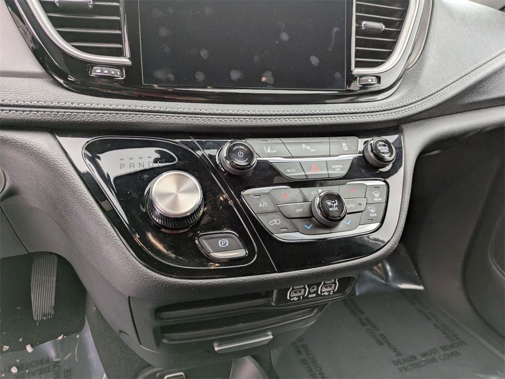 2025 Chrysler Pacifica Hybrid Select