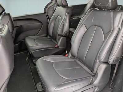 2025 Chrysler Pacifica Hybrid Select