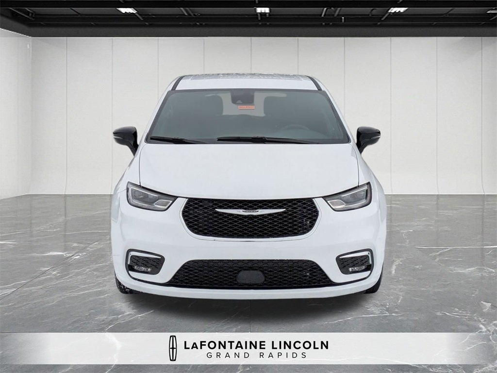 2025 Chrysler Pacifica Hybrid Select