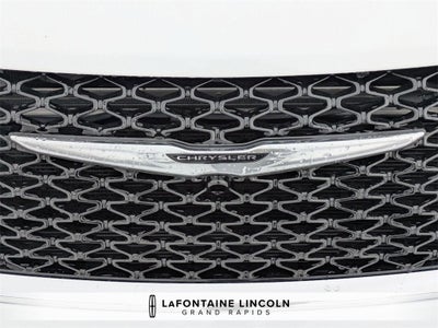 2025 Chrysler Pacifica Hybrid Select