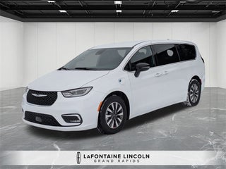 2025 Chrysler Pacifica Hybrid Select
