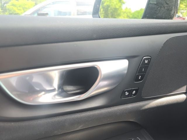 2024 Volvo S60 B5 Core Dark Theme