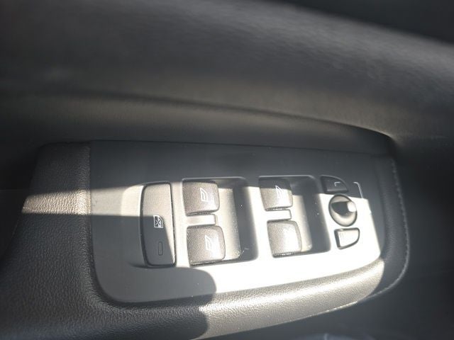 2024 Volvo S60 B5 Core Dark Theme