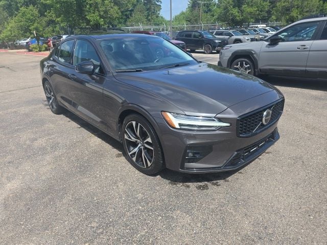 2024 Volvo S60 B5 Core Dark Theme