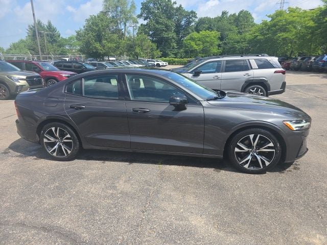 2024 Volvo S60 B5 Core Dark Theme