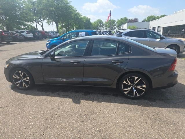 2024 Volvo S60 B5 Core Dark Theme