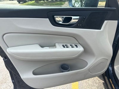 2023 Volvo XC60 Recharge Plug-In Hybrid T8 Plus Bright Theme