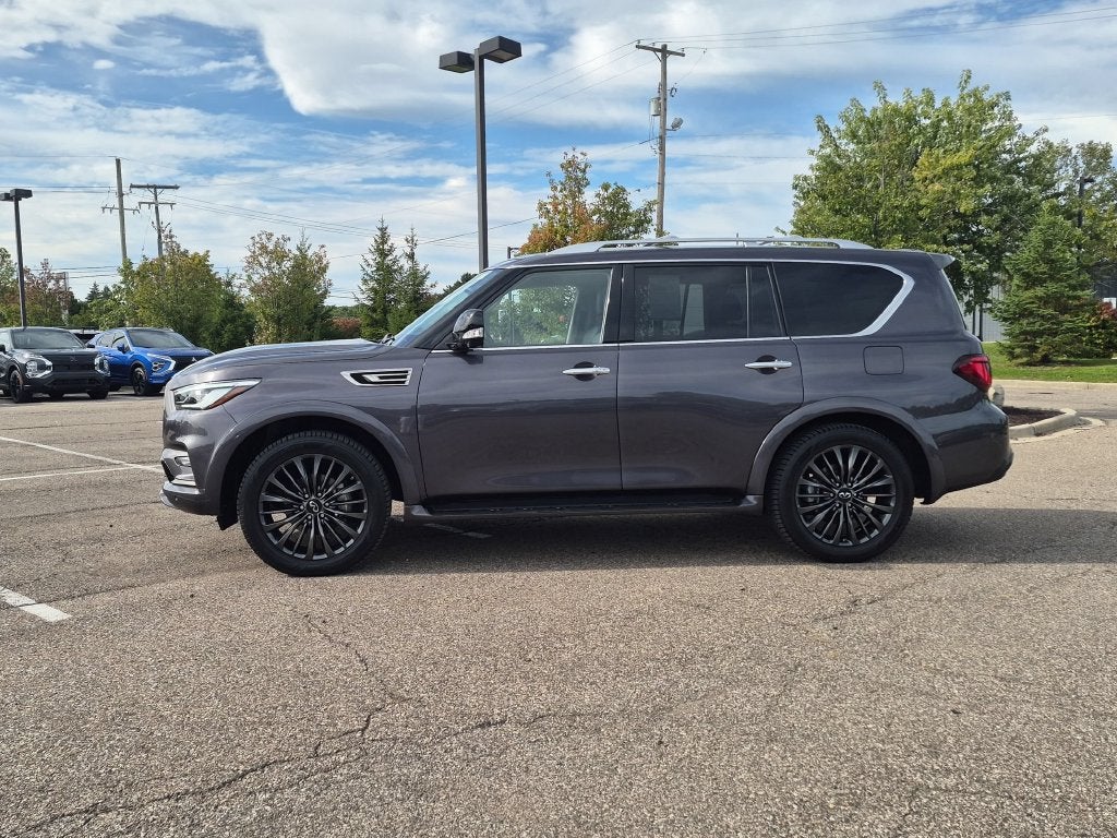 2022 INFINITI QX80 Premium Select