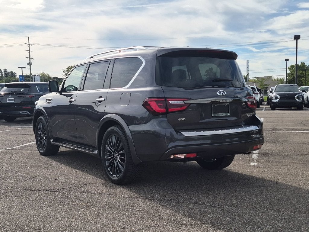 2022 INFINITI QX80 Premium Select