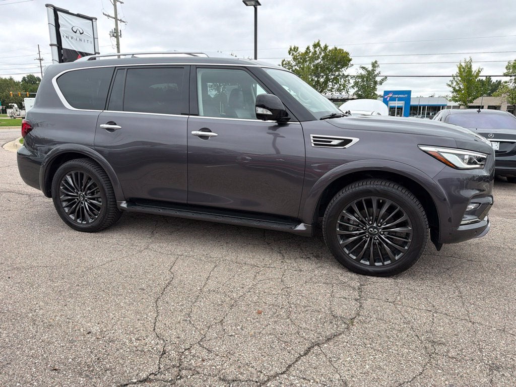 2022 INFINITI QX80 Premium Select