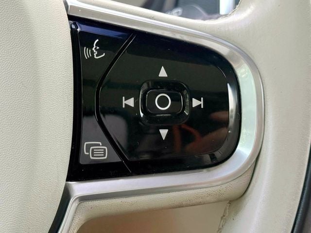 2018 Volvo XC90 T6 Momentum