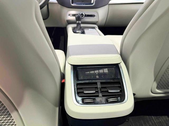2018 Volvo XC90 T6 Momentum