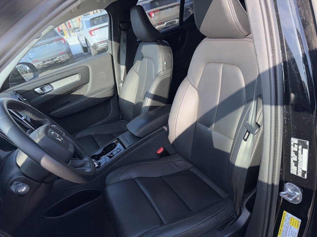 2024 Volvo XC40 B5 Plus Bright Theme
