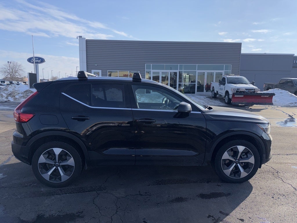 2024 Volvo XC40 B5 Plus Bright Theme