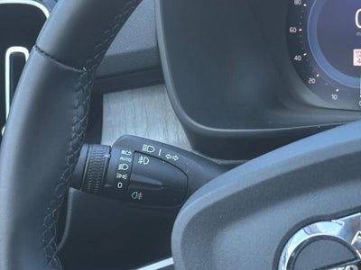 2024 Volvo XC40 B5 Plus Bright Theme
