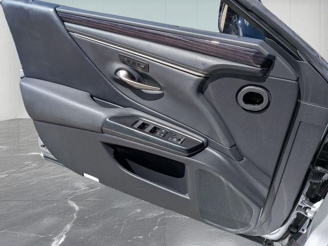 2020 Lexus ES 300h 300h