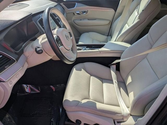 2022 Volvo XC90 T5 Momentum 7 Passenger