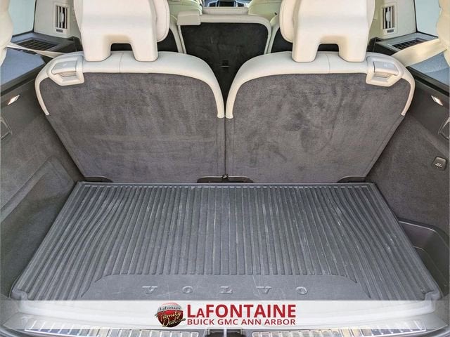 2022 Volvo XC90 T5 Momentum 7 Passenger