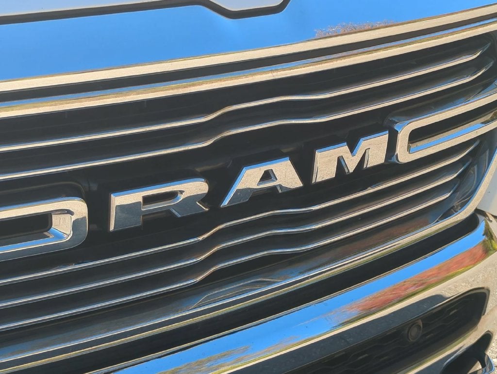 2020 RAM 1500 Laramie Crew Cab 4x4 5'7" Box