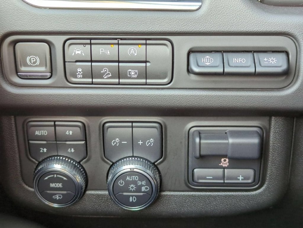 2023 GMC Yukon XL AT4