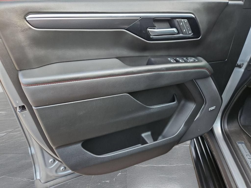 2025 Chevrolet Suburban RST