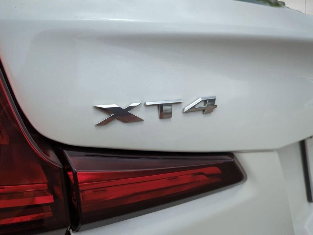 2024 Cadillac XT4 Premium Luxury