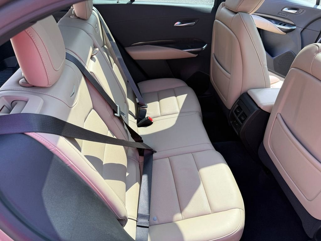 2024 Cadillac XT4 Premium Luxury