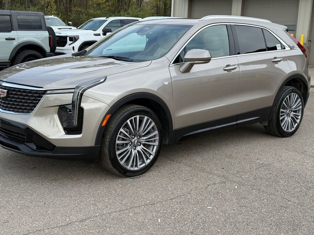 2024 Cadillac XT4 Premium Luxury