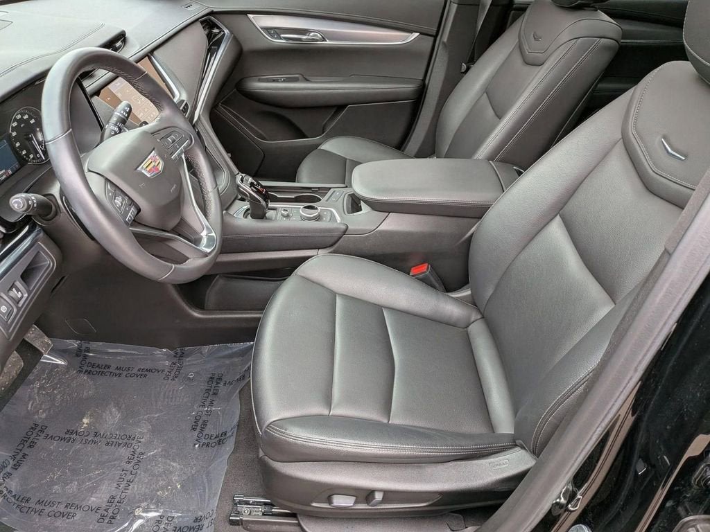 2025 Cadillac XT6 Luxury