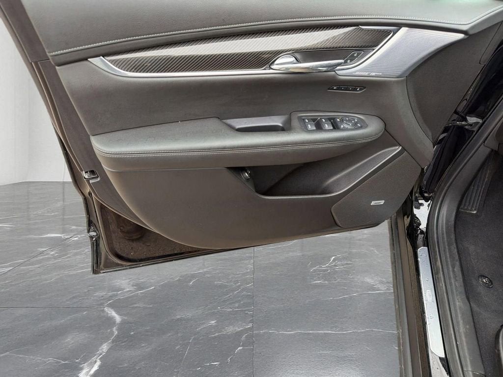 2022 Cadillac XT6 Sport