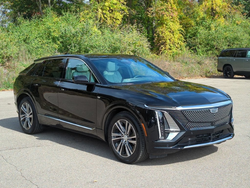 2024 Cadillac LYRIQ Luxury 1
