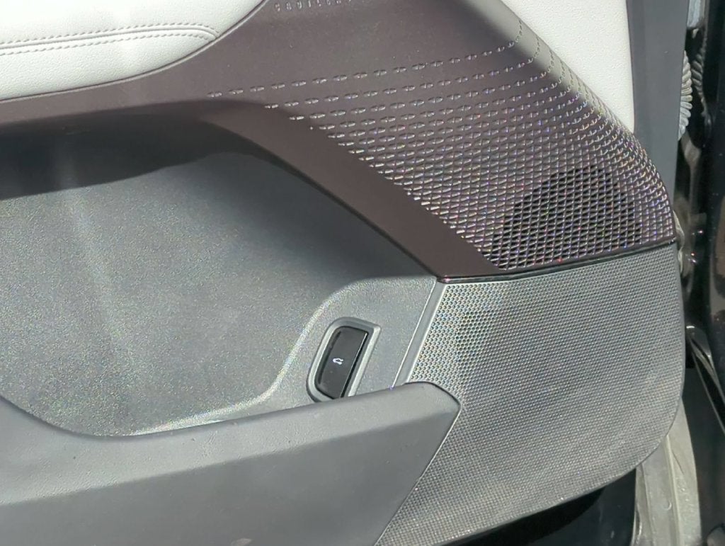 2024 Cadillac LYRIQ Luxury 1