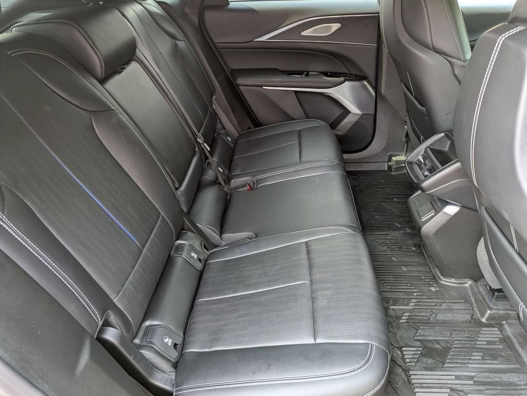 2024 Cadillac LYRIQ Sport 2