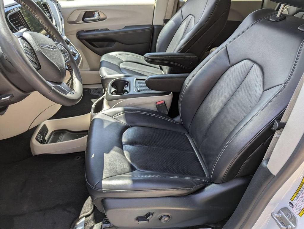 2024 Chrysler Pacifica Hybrid Select