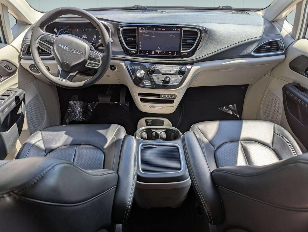 2024 Chrysler Pacifica Hybrid Select