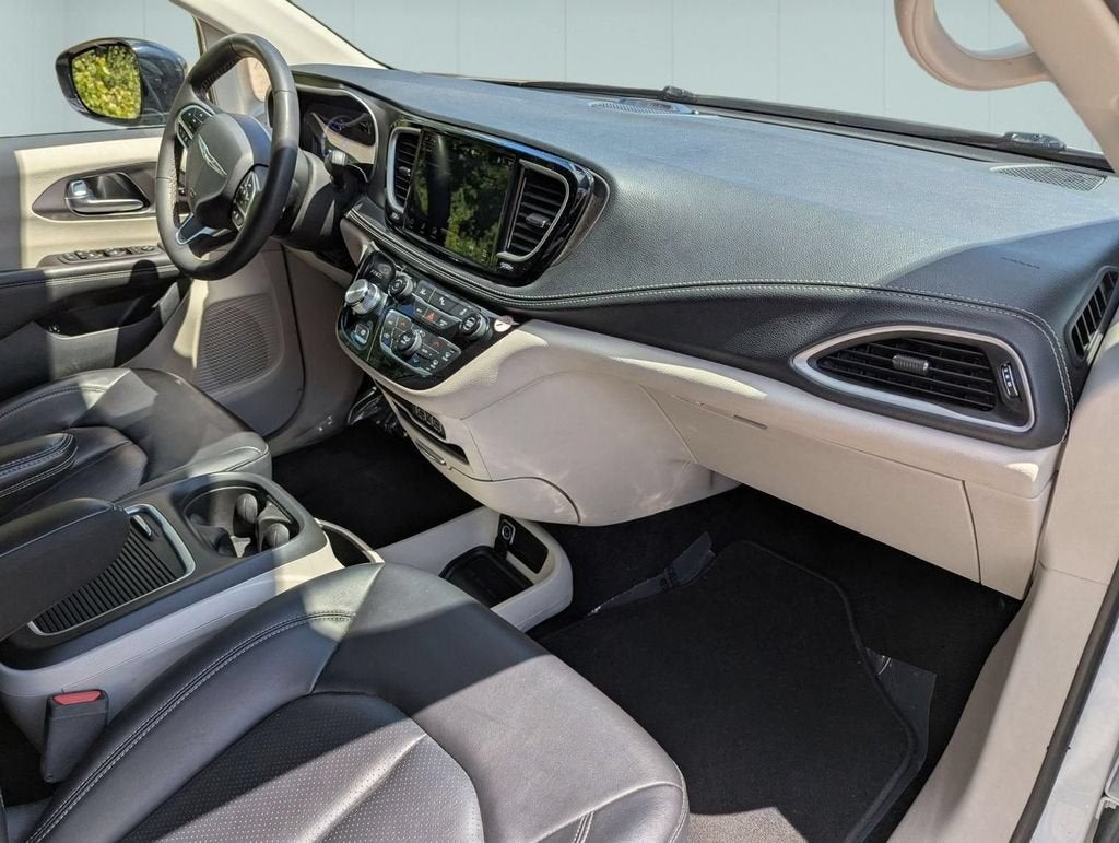 2024 Chrysler Pacifica Hybrid Select