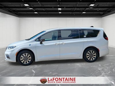 2024 Chrysler Pacifica Hybrid Select
