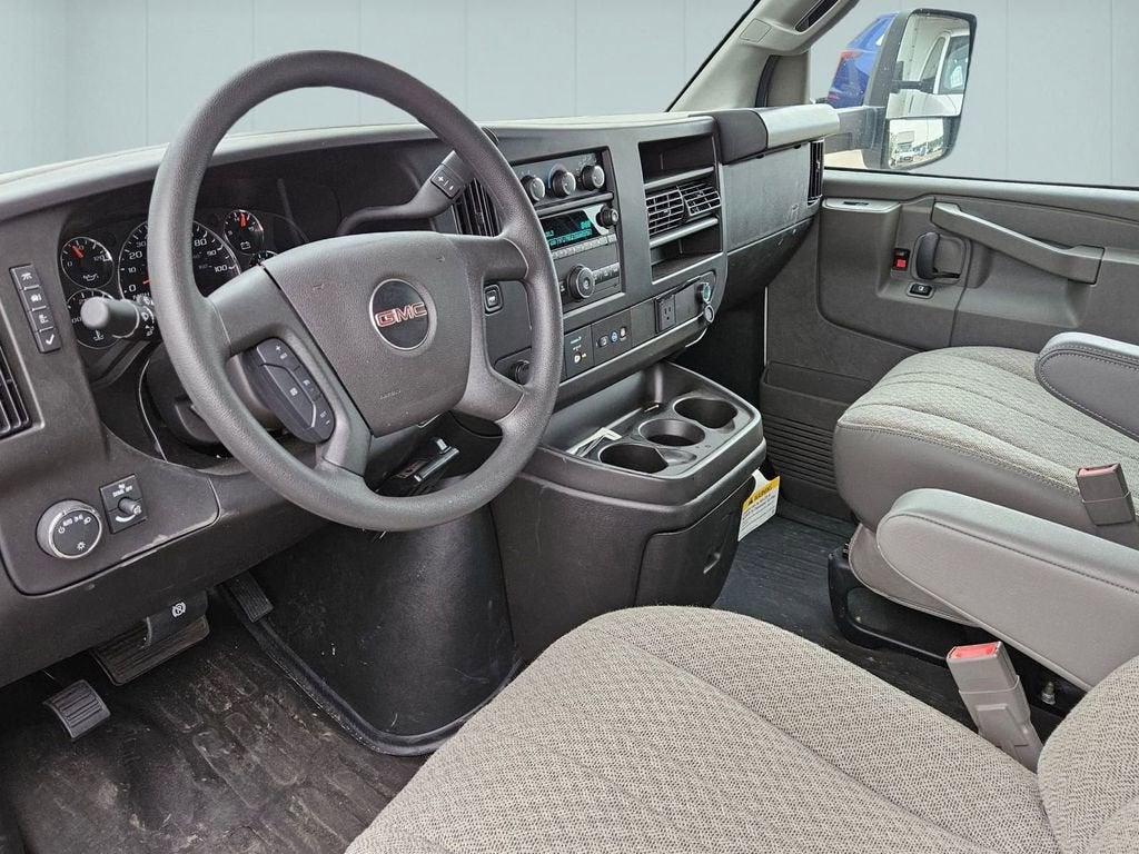 2024 GMC Savana Cutaway 3500 1WT