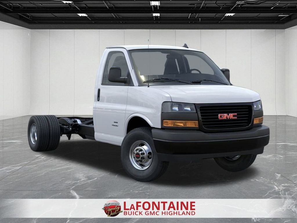2025 GMC Savana Cutaway 3500 1WT
