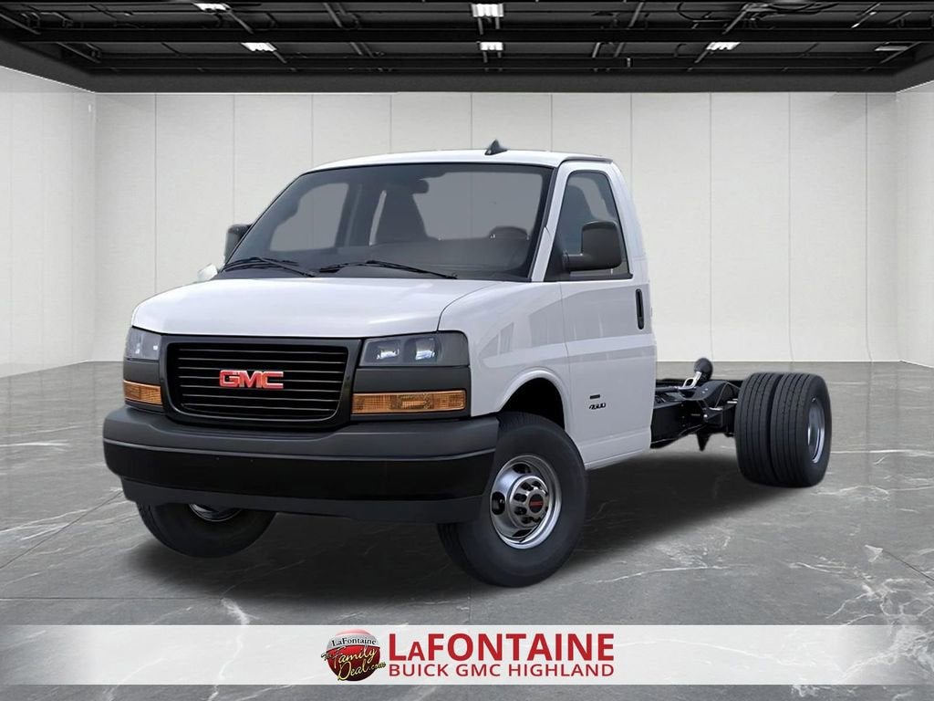 2025 GMC Savana Cutaway 3500 1WT