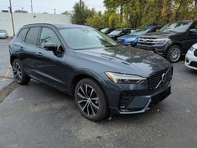 2024 Volvo XC60 B5 Plus Dark Theme