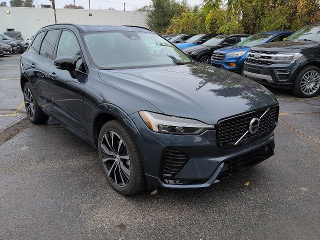 2024 Volvo XC60 B5 Plus Dark Theme