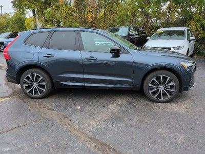 2024 Volvo XC60 B5 Plus Dark Theme