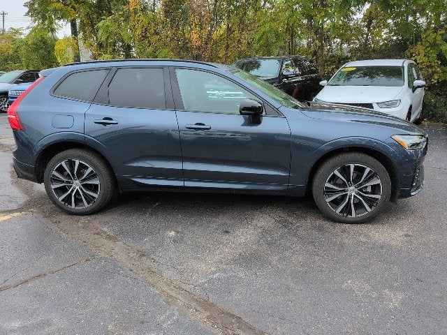 2024 Volvo XC60 B5 Plus Dark Theme