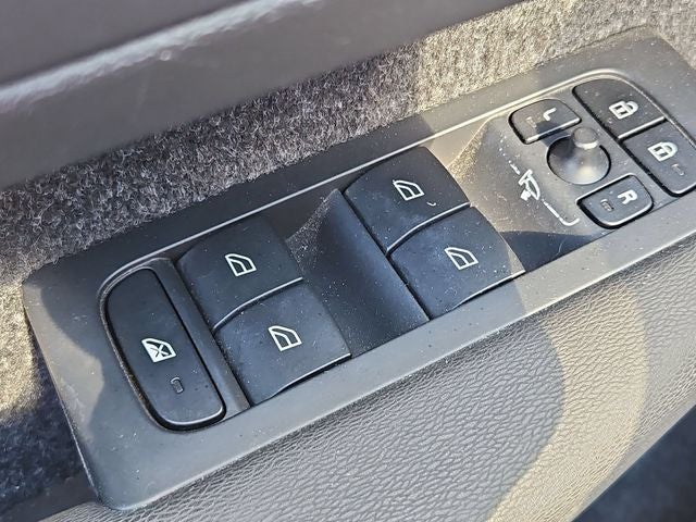 2023 Volvo XC40 B5 Core