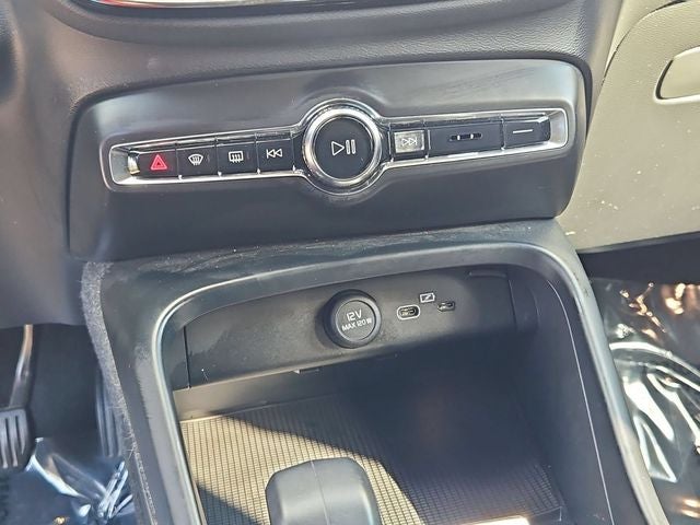 2023 Volvo XC40 B5 Core
